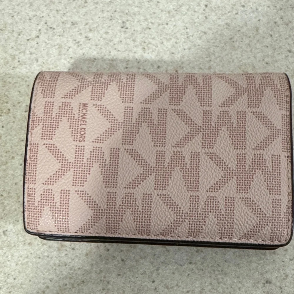 Michael Kors Blush Monogram Wallet - Picture 2 of 4